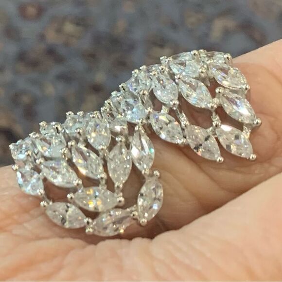 Stunning and unique cluster statement ring . Sparkle anyone? - Picture 4 of 4